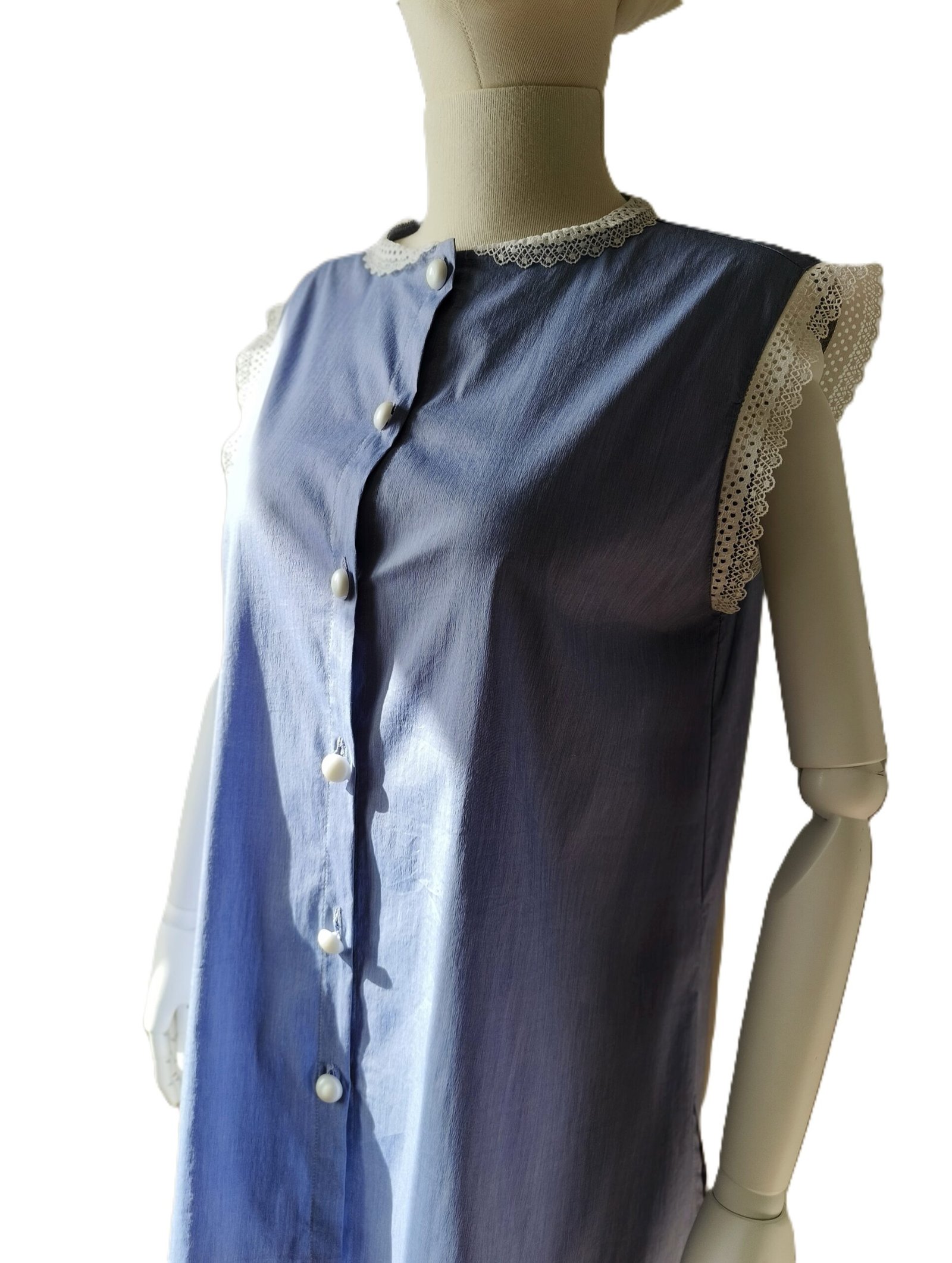 Güpür Detaylı Sıfır Kol Mavi Gömlek - Görsel 2