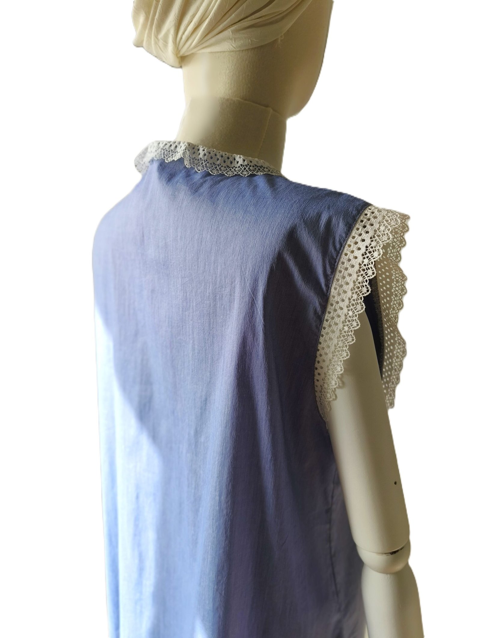 Güpür Detaylı Sıfır Kol Mavi Gömlek - Görsel 7