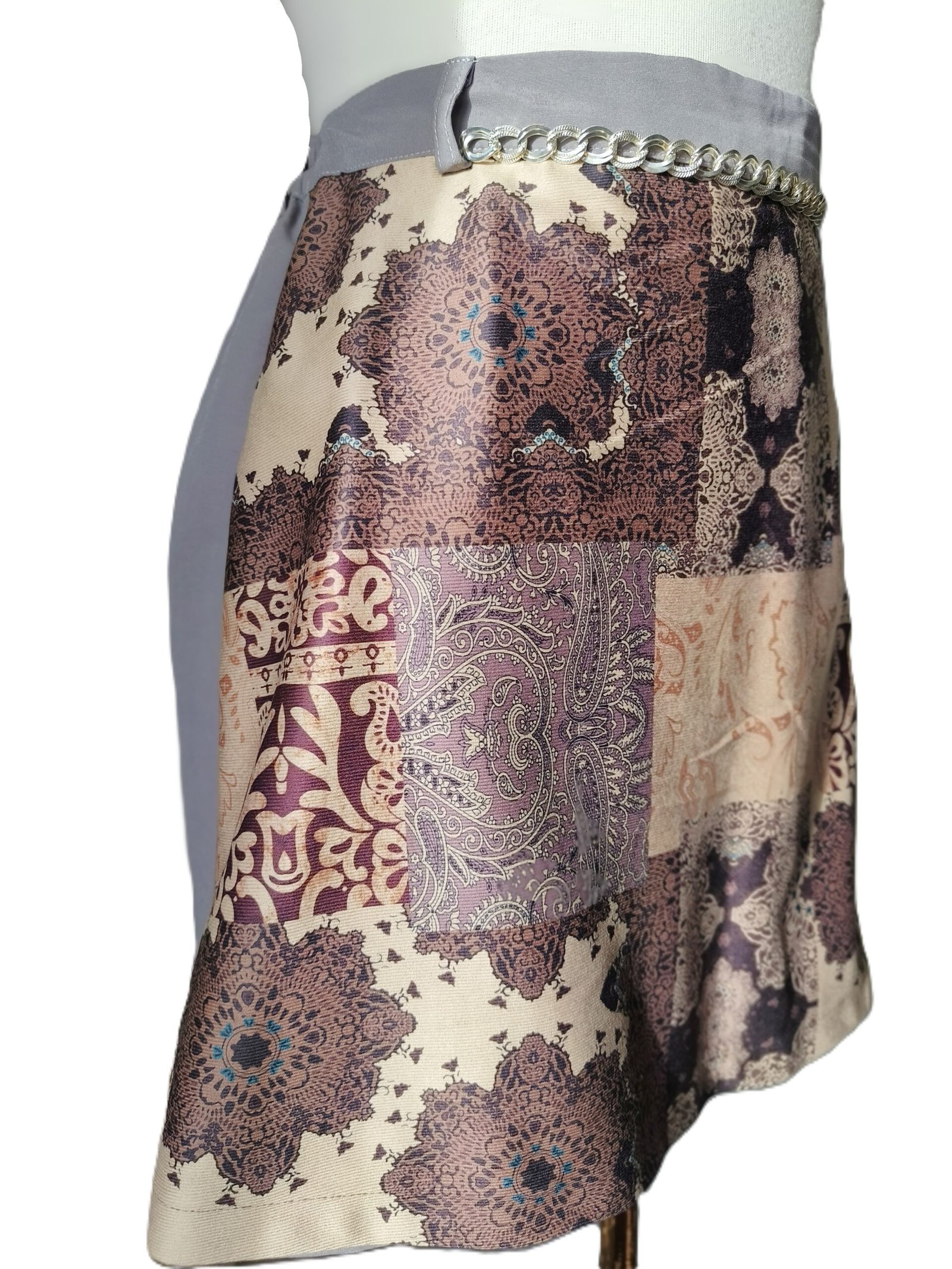 Etnik Desenli Zincir Detaylı Şort Etek - Görsel 3